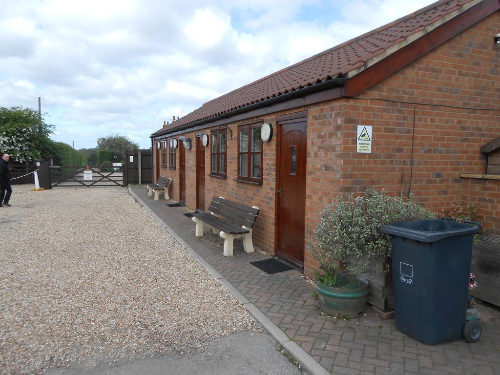 Fox And Hounds Country Inn Willingham  Exterior photo